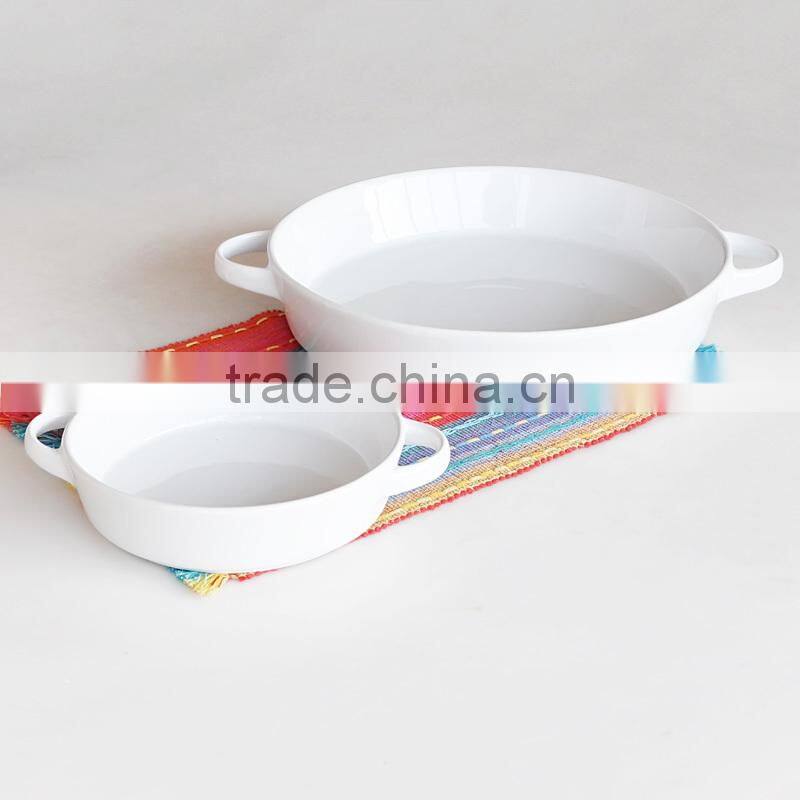 Set of Two Ceramic Bake Plate with Handle in Solid Color