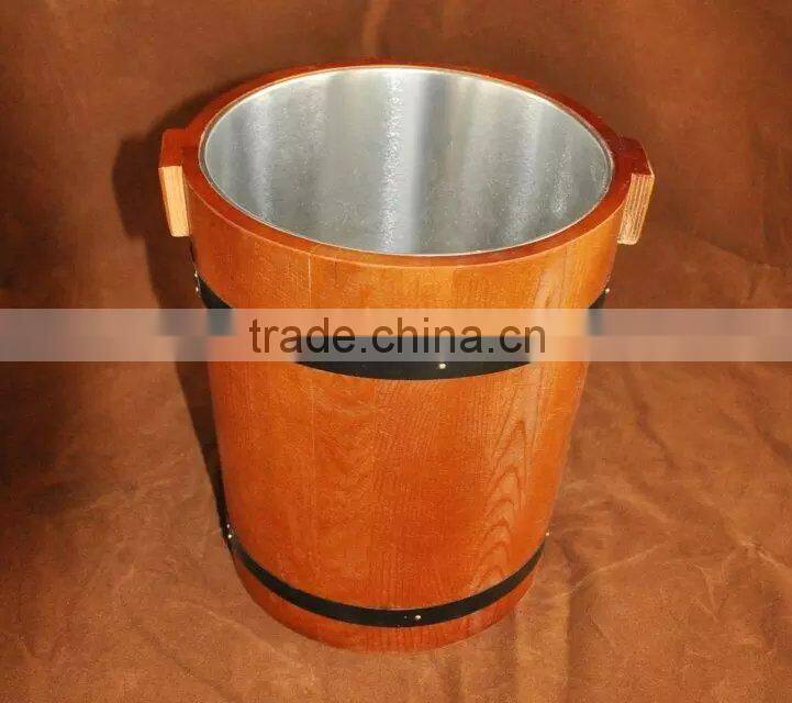 Insulated ice bucket