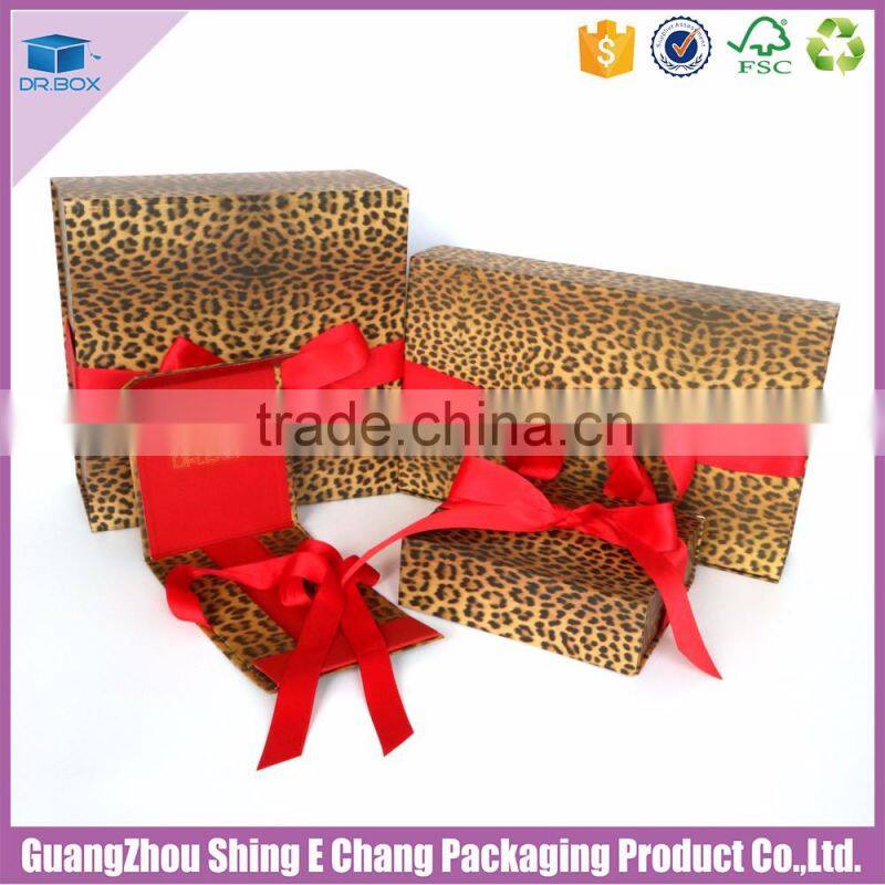 2016 top quality customized foldable garment packaging box
