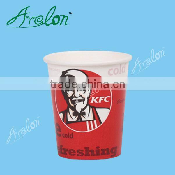 different size disposable cold drink paper cups with lids