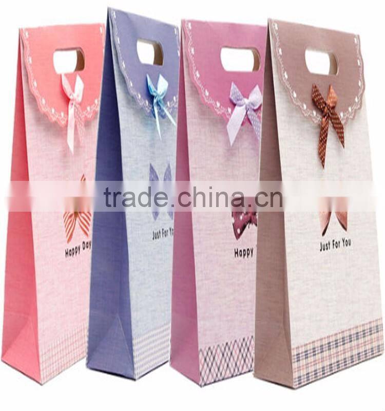 C1S material gift packaging bags with handle custom made bags