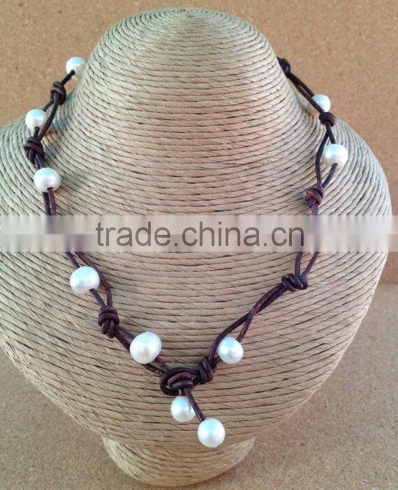 Knotted LEATHER & Three FRESHWATER Pearl Bracelet - Round