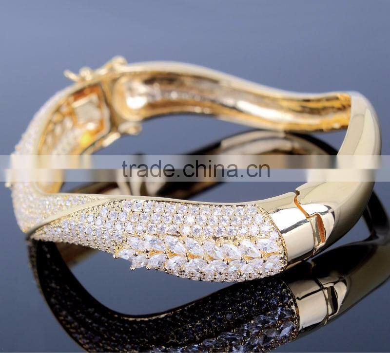 Exclusive Design Trendy Irregular Shape Setting CZ Crystal Bridal Jewelry Bangle