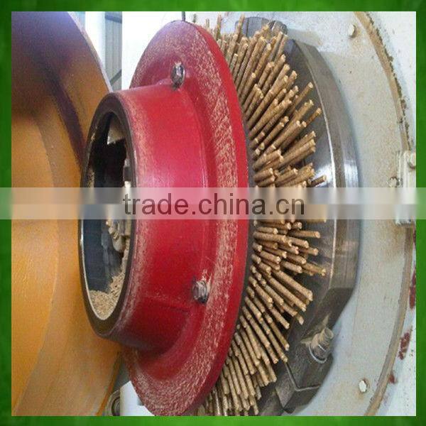 horizontal biomass fuel pelletizer