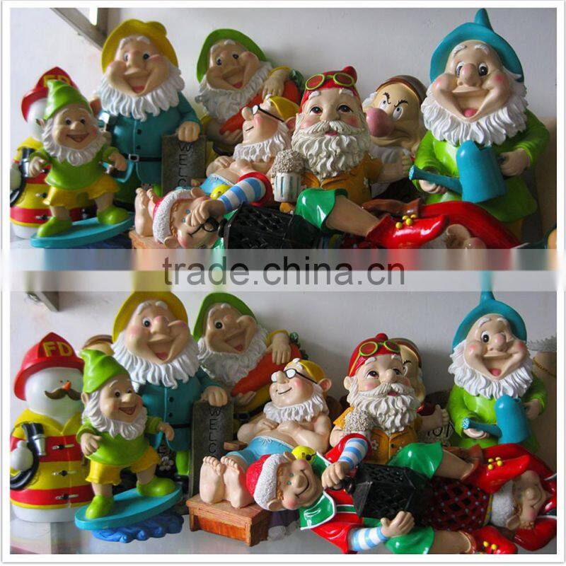 Cheap sports theme green mini garden gnome supplier