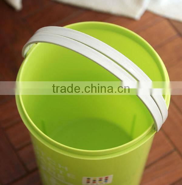 Plastic colorful trash can with handle