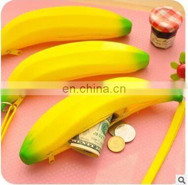 2017 Novelty Funny Silicone Portable Yellow Banana Coin Pencil Case Unique Purse Bag Wallet Pouch Keyring Hot Selling