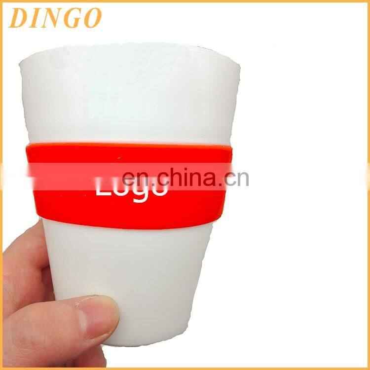 Best selling promotional gift plastic coffee mug with lid and coated with silicone jacket customized logo printing