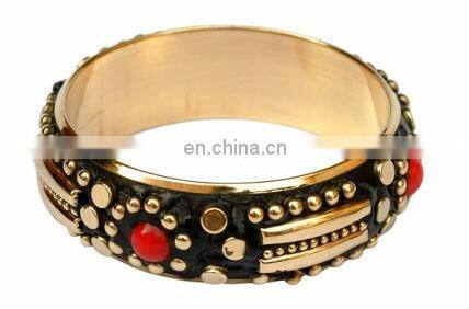 Machin Cut Pattern costume Brass bangle