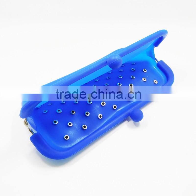 Cheap Fashinalbe Silicone Wallet with Stud