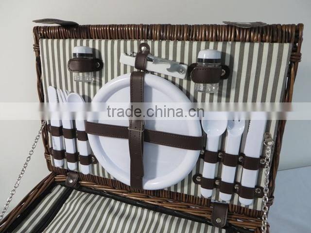 Wholesale handwoven 4 persons wicker picnic basket insulated