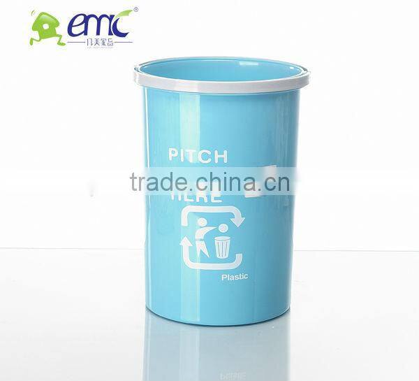 Plastic colorful trash can with handle