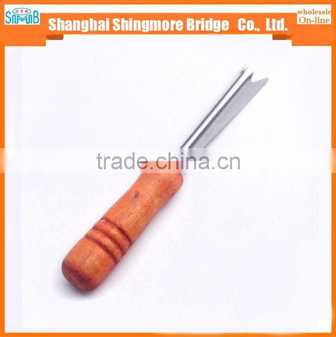 hot sales stainless steel pineapple peeler with wooden handle in low price