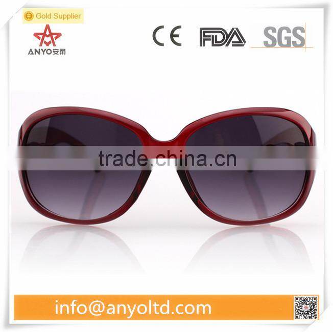 Plastic fashionable sunglasses