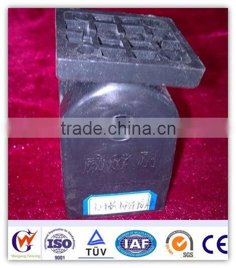 Steel/aluminum fence fence base plate