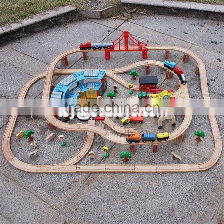 New style 142 pcs children construction toy wooden toy train track W04C072