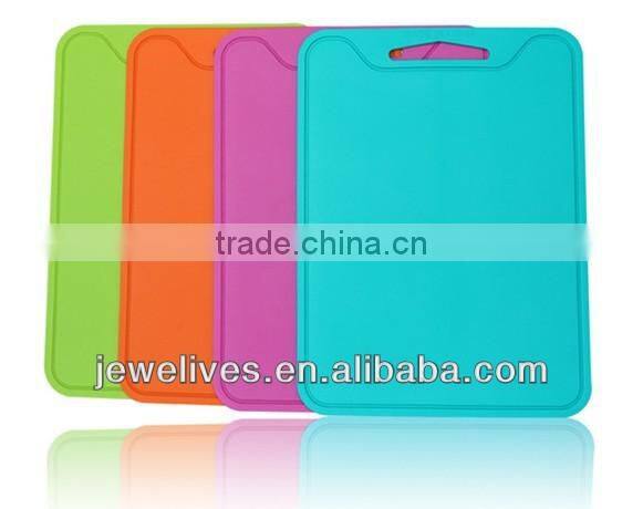 Food grade flexible silicone cutting board