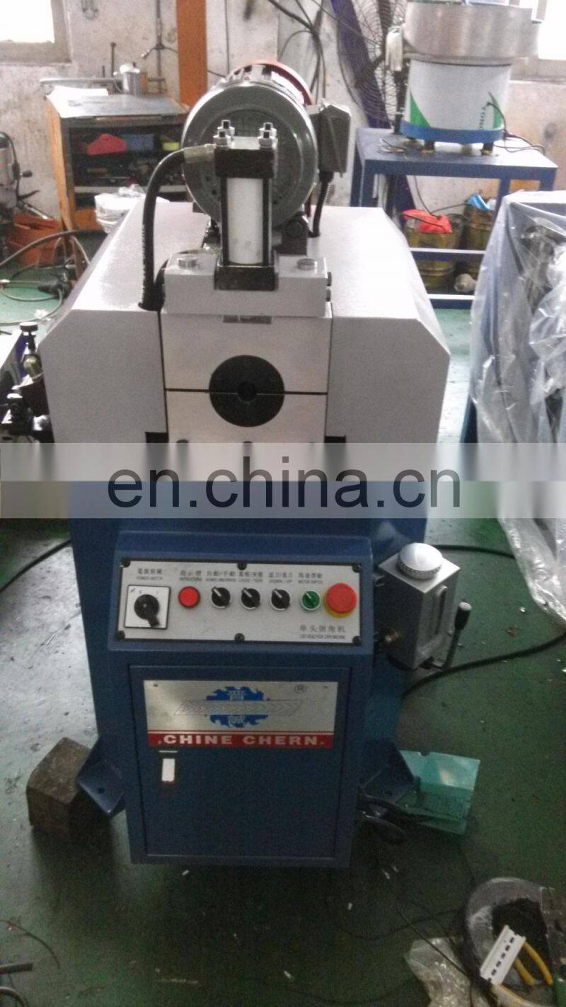 Metal pipe and rod chamfering machine
