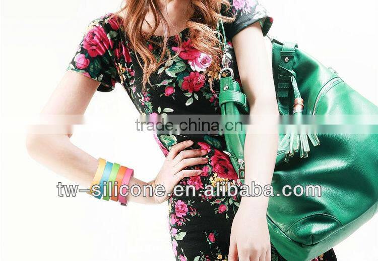 Multifunctional fashion twister usb driver