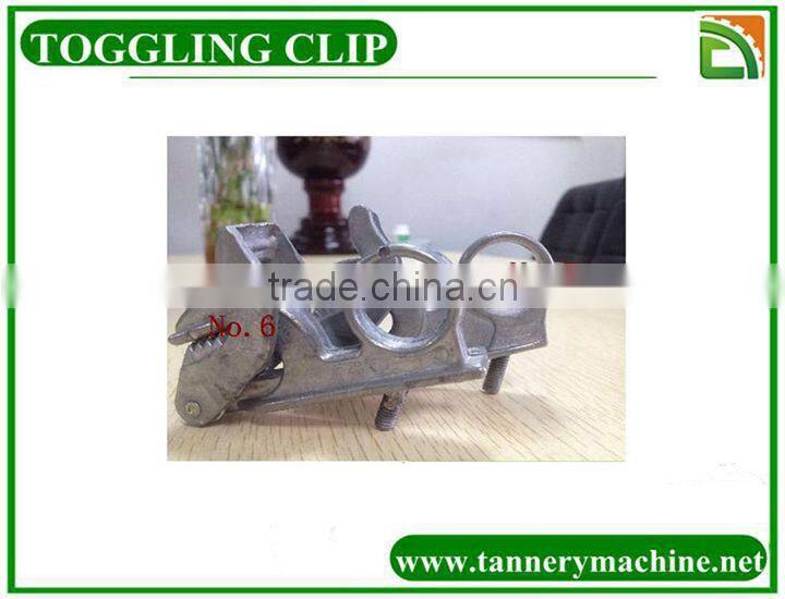 Toggling clips for sheep skin