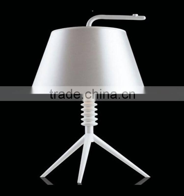 Fancy Decoration Modern Iron Metal Table Lamp for Hotel PLT8086