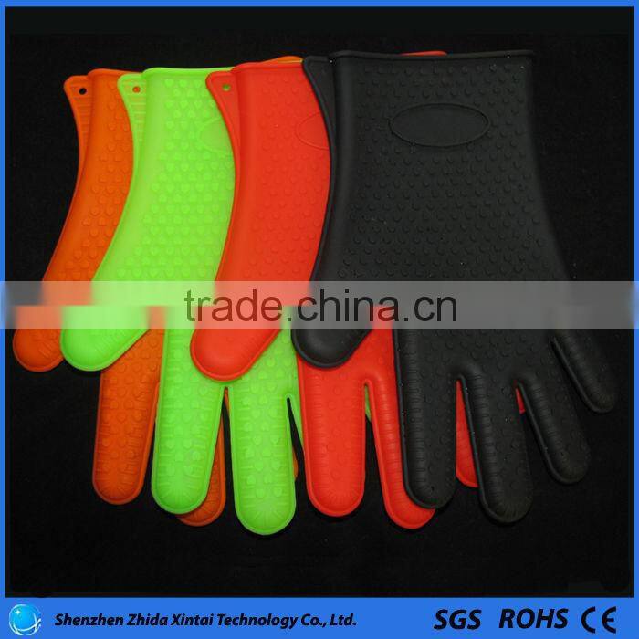 Heat-resistant microwave oven use silicone mitts