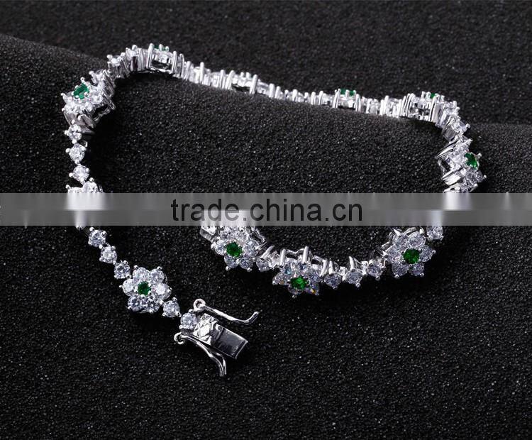 Nice Look Spring Summer 16/17 Flower Design Green Colored Stones Setting Women Bracelet