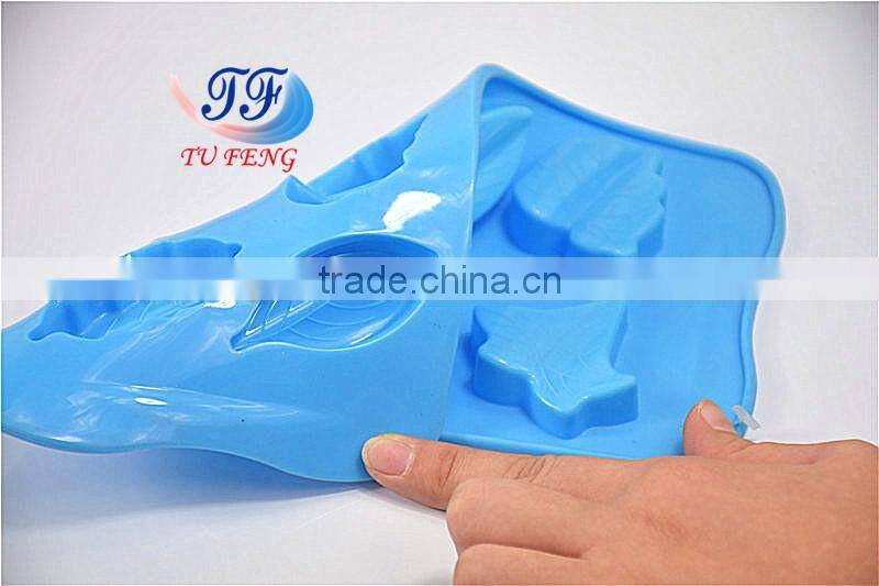 2015 dongguan wholesale food grade maple leaf shape ice cube tray