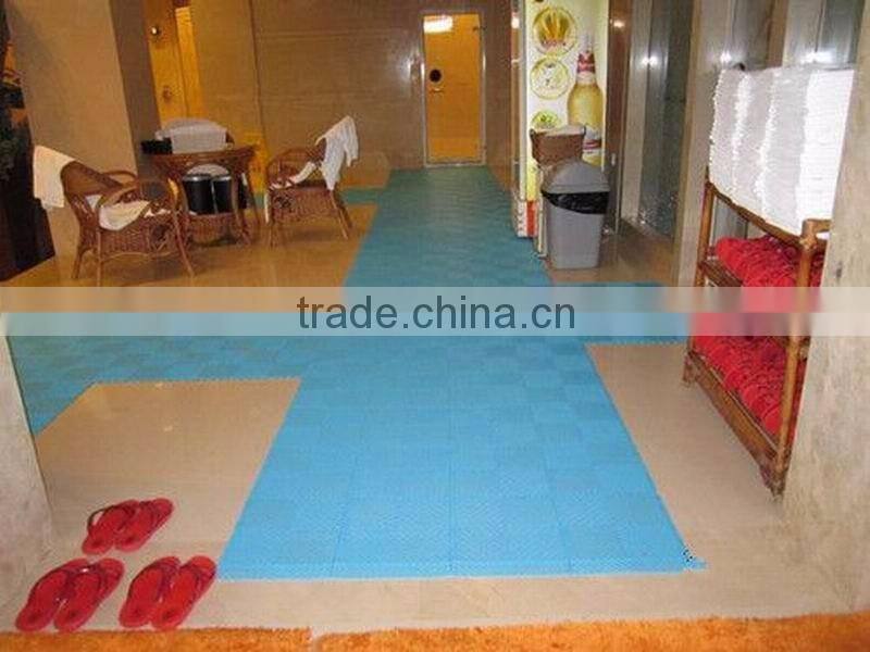 Swimming pool antifatigue mat