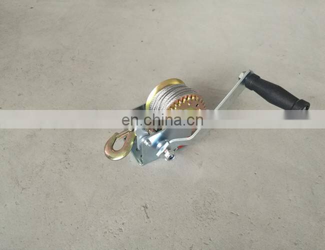 Small lifting hand winch with capacity of 800lb