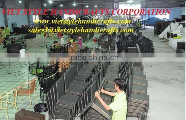 Poly rattan sofa set ( 2 left/right chair, 1 armless chair, 1 corner and 1 table)