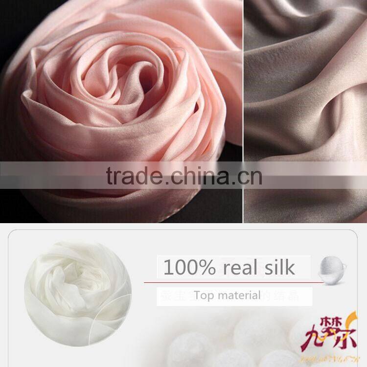 Beautiful and comfortable square head silk scarf