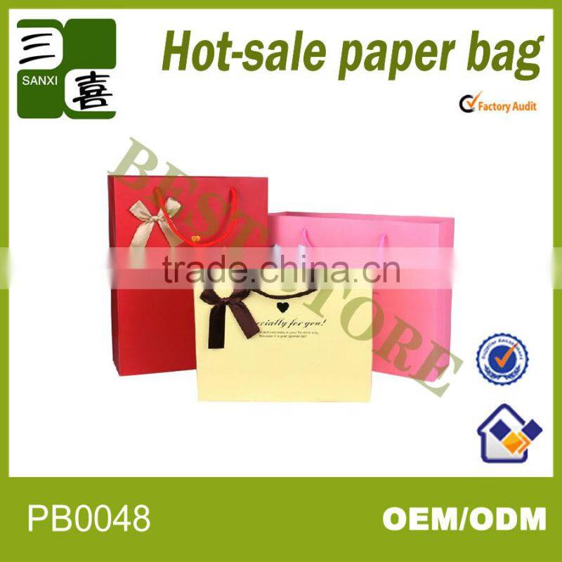 Customized Paper Gift Bag for Christmas by Wholesale