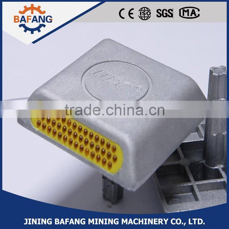 The plastic reflective spike used for traffic safety facility