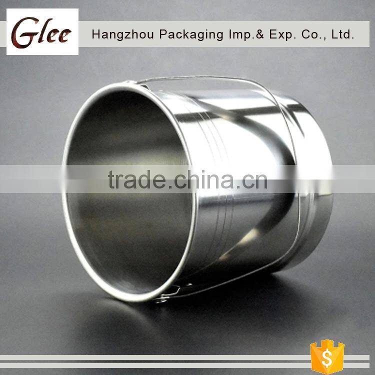 Lovely graceful , ice bucket