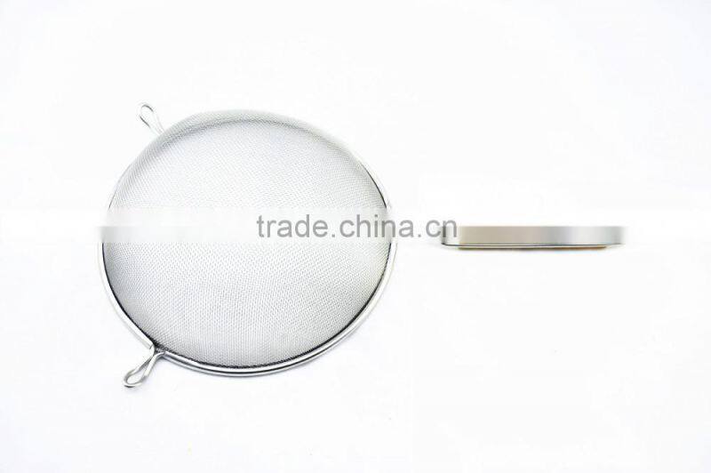 Mesh oil strainer with black handle