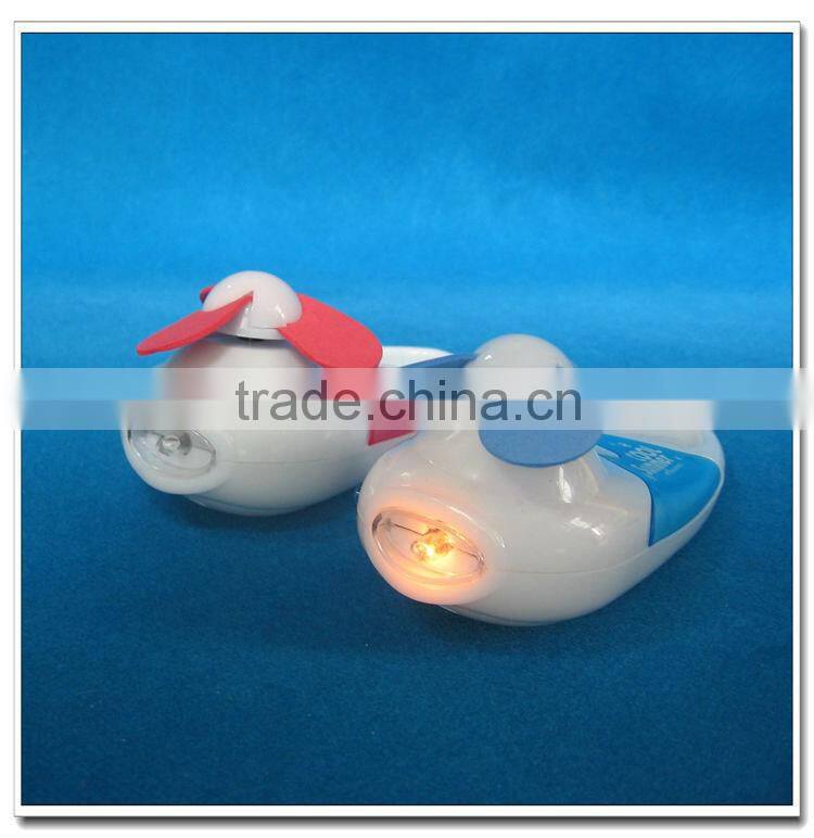 China product plastic mini electric fan with carabiner