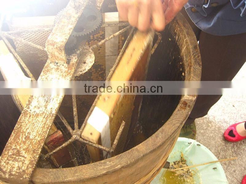 Automatic turn over honeycomb honey extracting machine