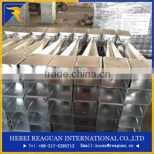 High quality U-form pole anchor for wood