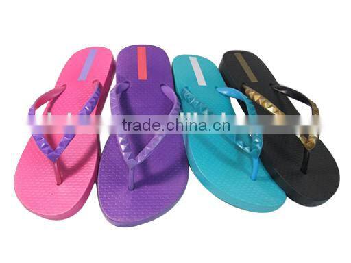 2015 good quality low price 2 tone strap basic PE beach slippers