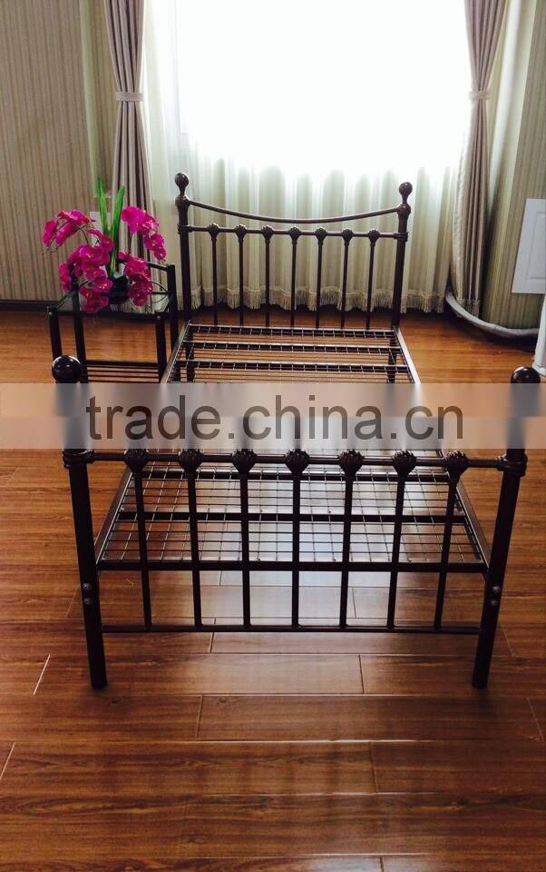 twin size clasic antique metal bed