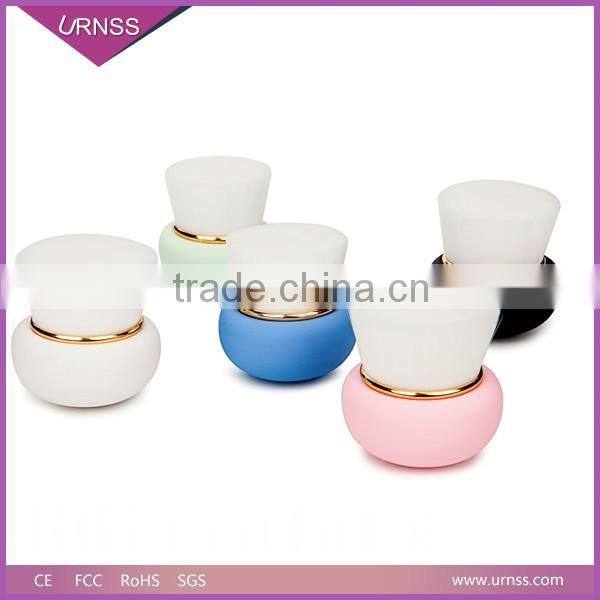 Soft nylon cleansing facial brush