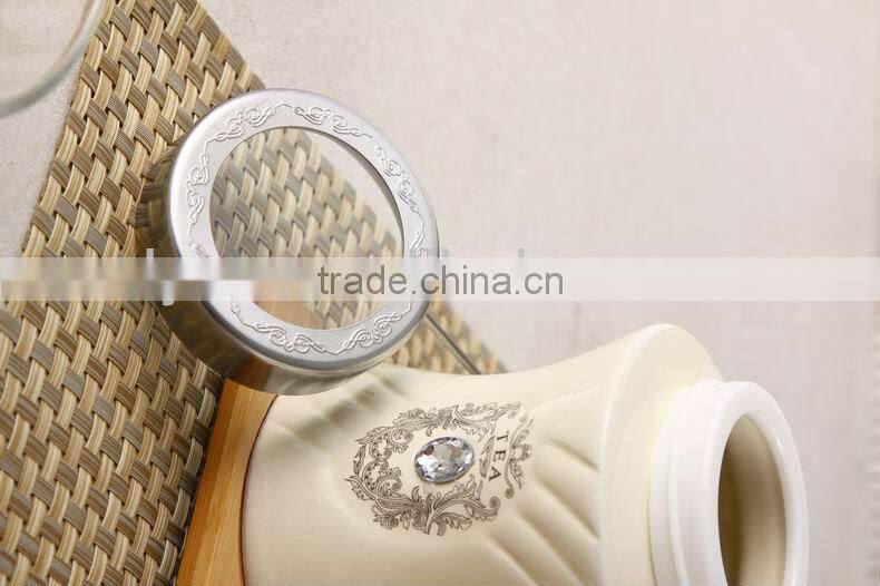 Airtight ceramic jar with bamboo rack