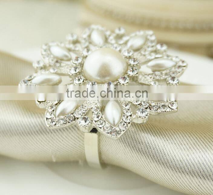 fashionable flower shape plastic pearls metal alloy napkin rings