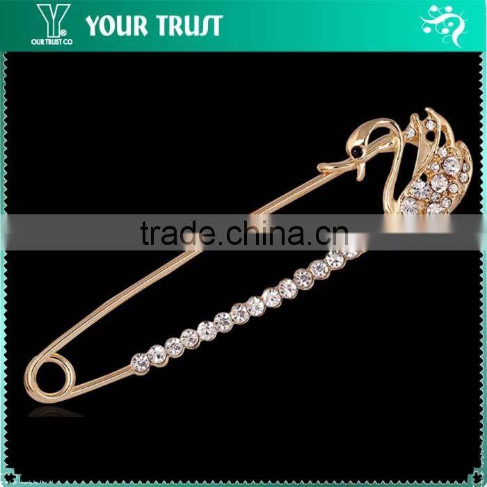 Crystal Purple Rhinesone Gold Metal Wedding Decorative Vintage Brooches