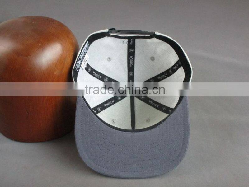 Custom 100% cotton 6-panel snapback cap with front woven label