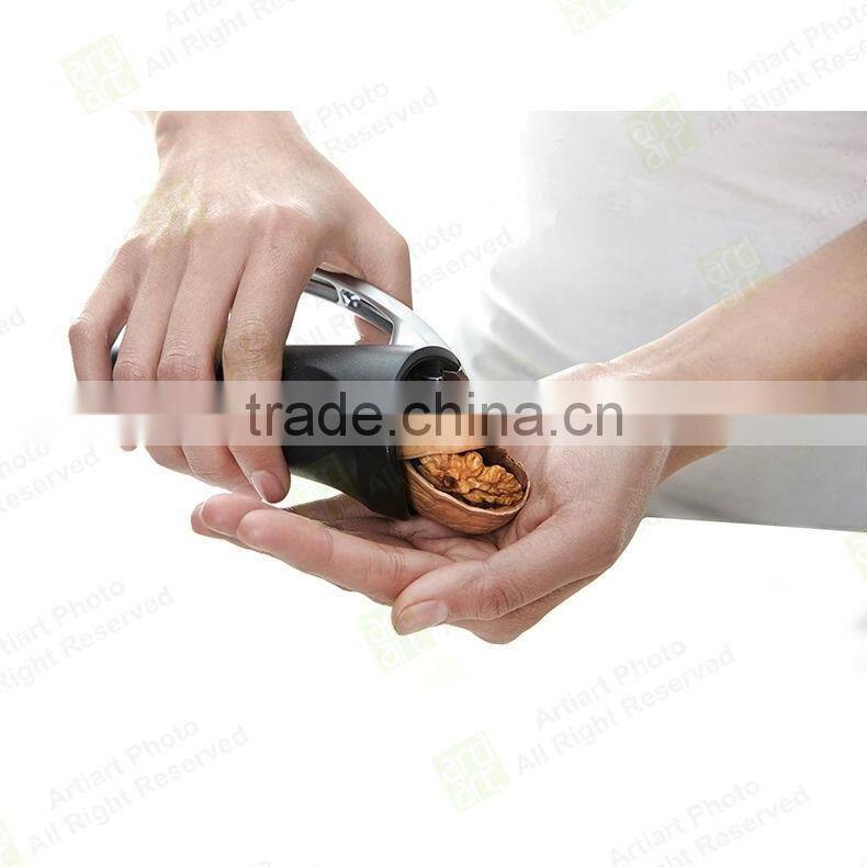 Die cast metal brand new design high quality cast iron nut cracker manual nut opener