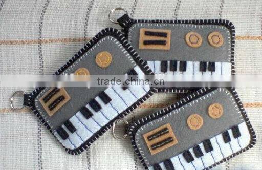 2017 new hotsell wholesale fashion key ring music instrument shape design polyester mini craft felt piano keychain made in China