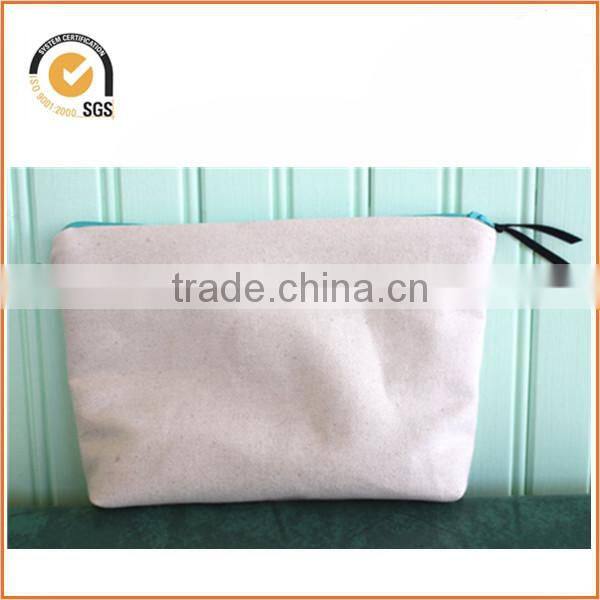 Vintage Camera Applique Zipper Pouch/Makeup Bag: Natural Canvas with Black and Silver Chevron-Print Chiqun Dongguan CQ-H01096