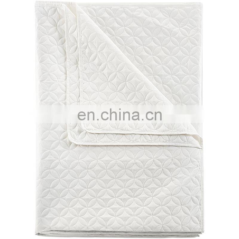 Fancy bedspreads 100% polyester Ultrasonic solid elegant quilt bedspread made in China